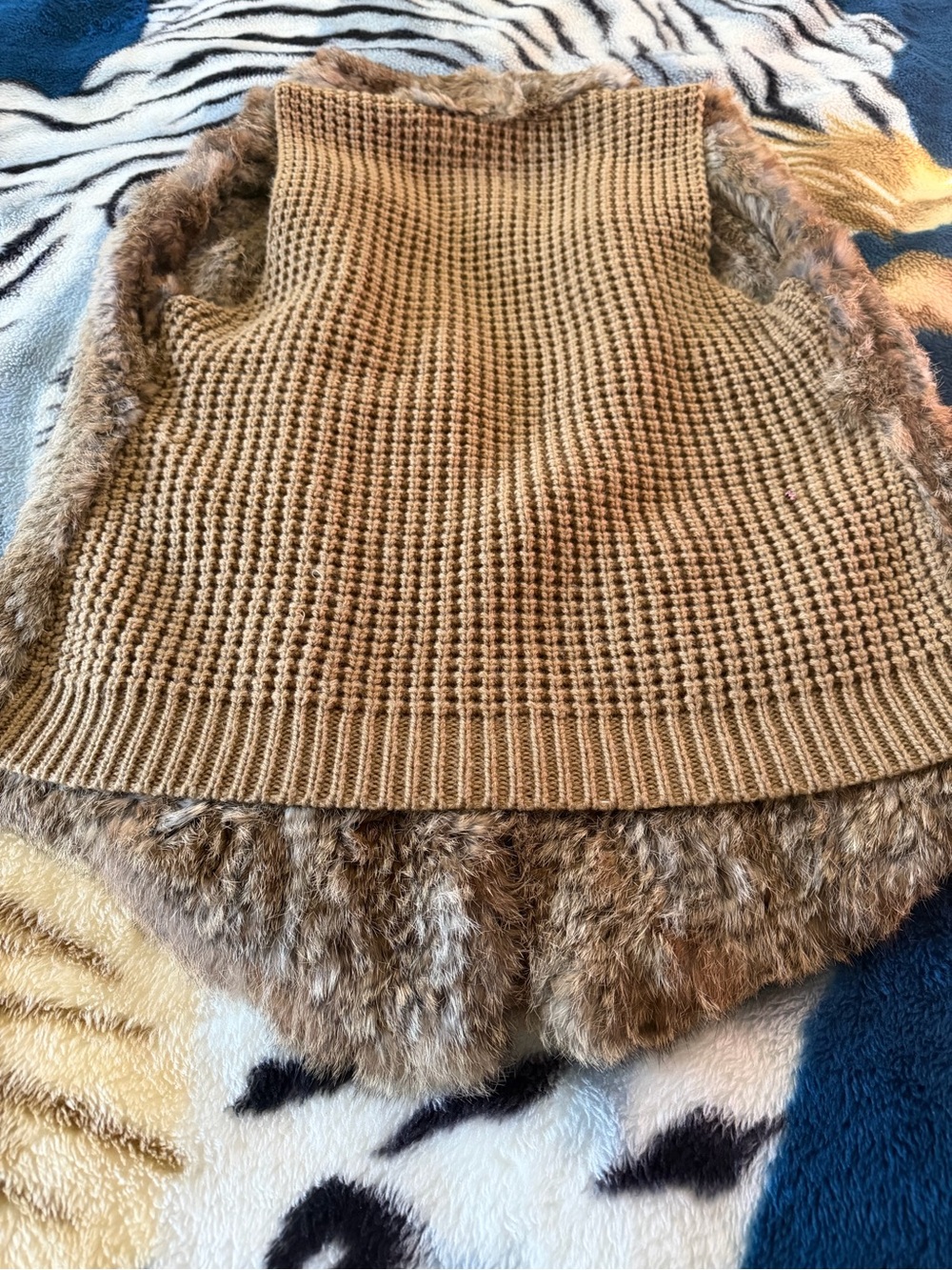 Bagatelle fur sweater vest - Picture 7 of 9
